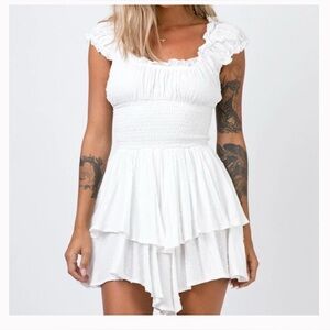 Princess Polly The Love Galore White Ruffle Romper Swiss-dot
Size 4 Smocking